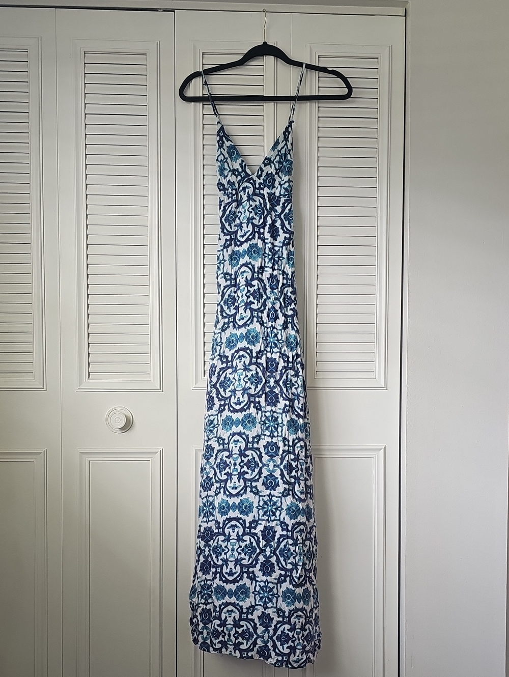 Stylestalker Blue and White Tile-Print Spaghetti-Strap Maxi Dress